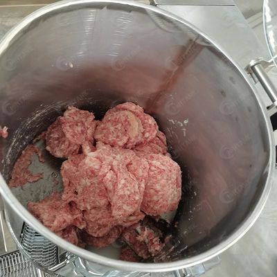 Αυτόματα Burger πιτών κρέατος ψήγματα κοτόπουλου της Patty που επεξεργάζονται τη μηχανή που κατασκευάζει τη μηχανή