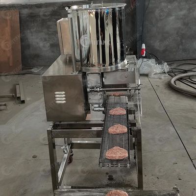 Αυτόματα Burger πιτών κρέατος ψήγματα κοτόπουλου της Patty που επεξεργάζονται τη μηχανή που κατασκευάζει τη μηχανή
