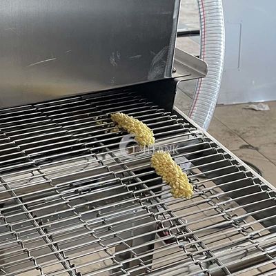 Το ξύλο σκορπίζει το μαγείρεμα θαλασσινών μηχανών επιστρώματος κοτόπουλου πασπαλίσματος με ψίχουλα